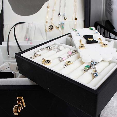 المجوهرات و الأزياء