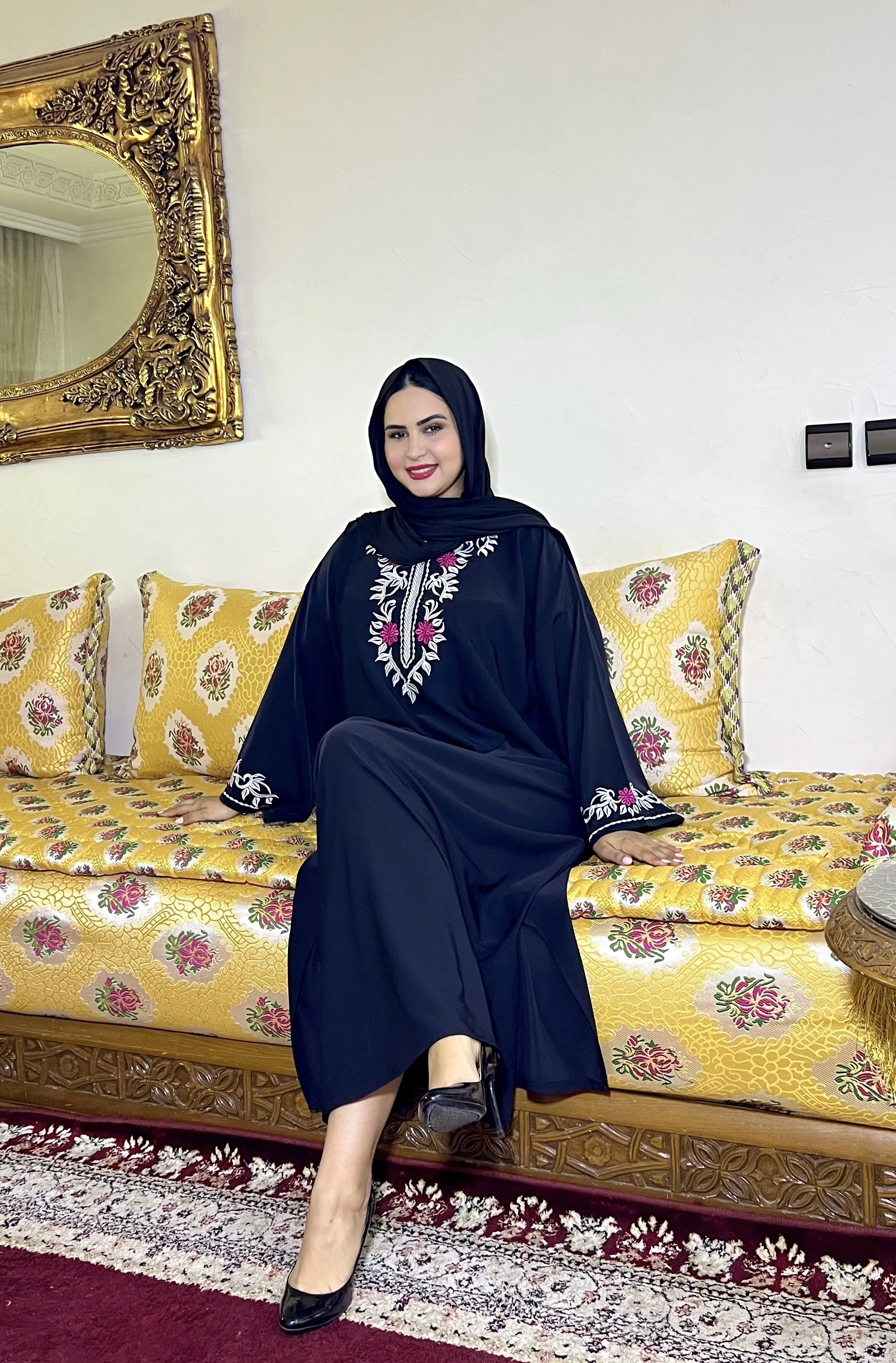 قندورة كريب مطرزة