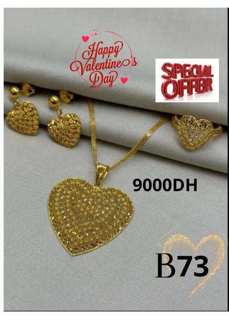 طقم ذهبي عيار 18 قيراط.