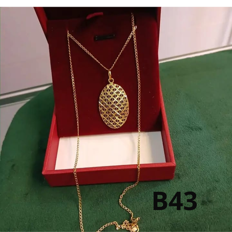 سلسلة من ذهب 18K