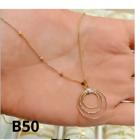 قلادة من ذهب 18 قيراط.