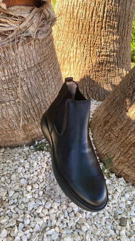 حذاء كلاسيكي