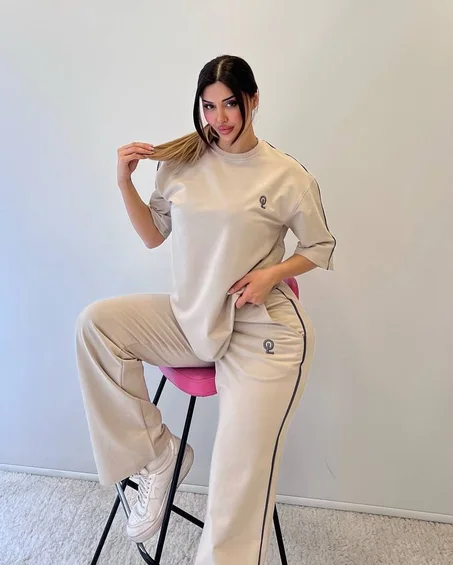 ملابس عصرية