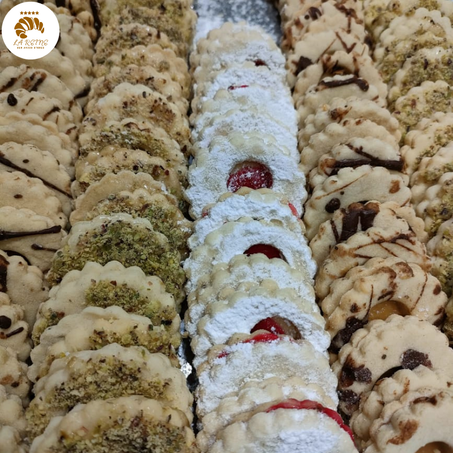 sablé pistache , framboise , caramel