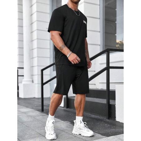 Ensemle élégant  printemps/été pour hommes.