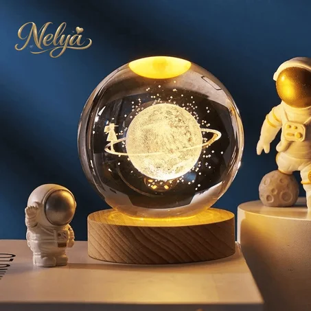 كرة الكريستال المضيئة