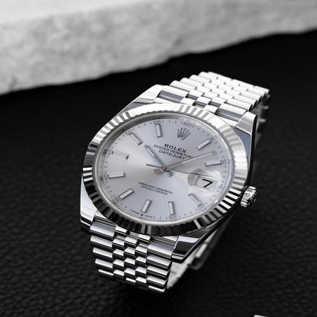 كتقلب على ساعة تجمع بين الفخامة والدقة روليك س هي اختيارك الأمثل 