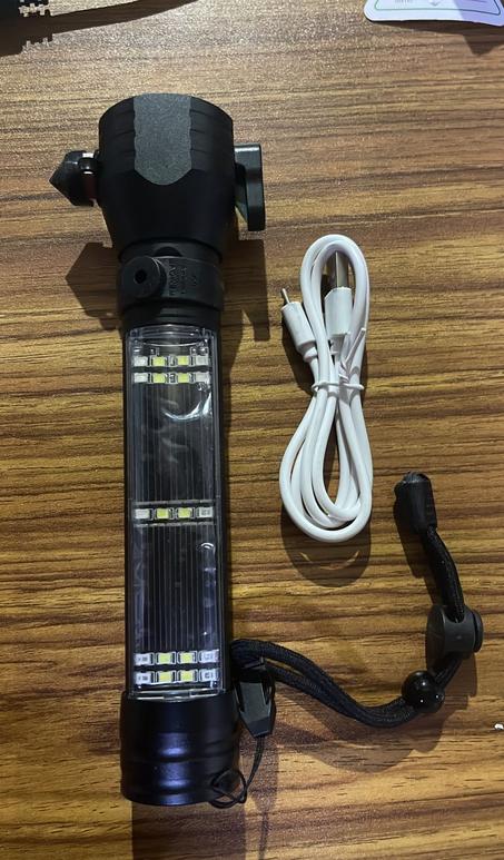 Super Bright Flashlight  مصباح قابل لإعادة الشحن بالطاقة الشمسية