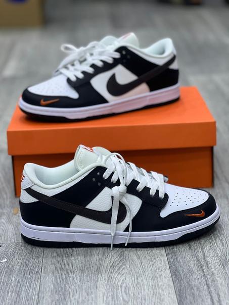 Chaussures Homme Nike Dunk Low  Mini Swoosh