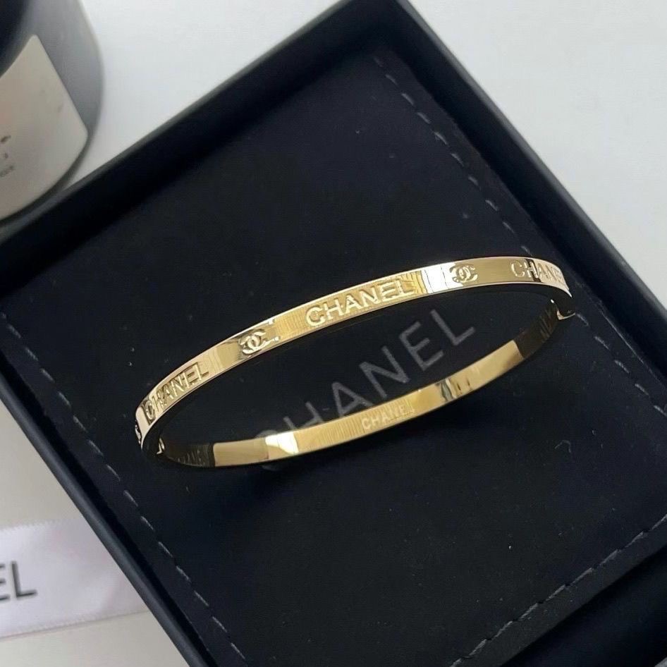 ✨ Bracelets CHANEL en acier inoxydable – L’icône du style, accessible et durable