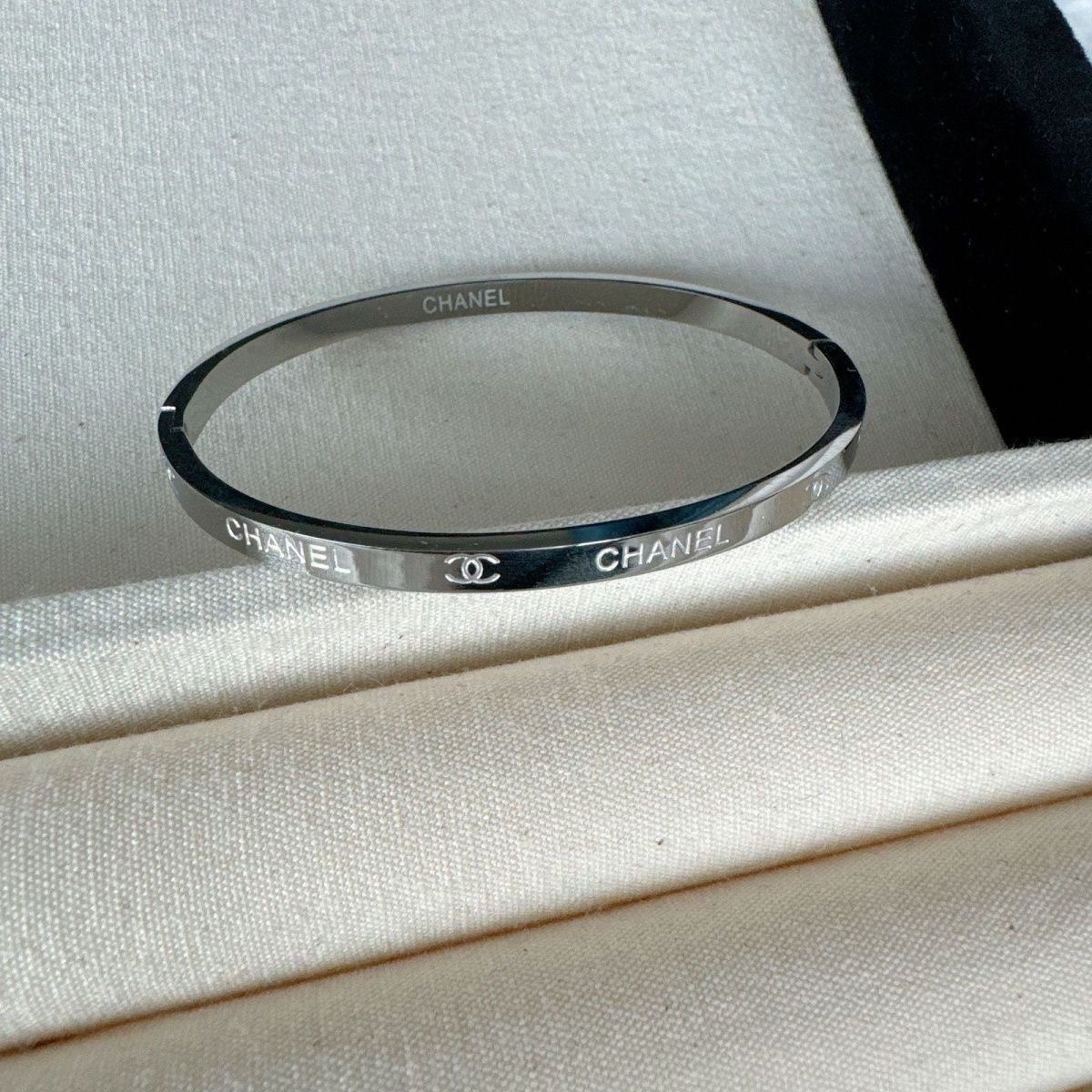 ✨ Bracelets CHANEL en acier inoxydable – L’icône du style, accessible et durable