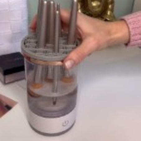 makup bruches cleaner