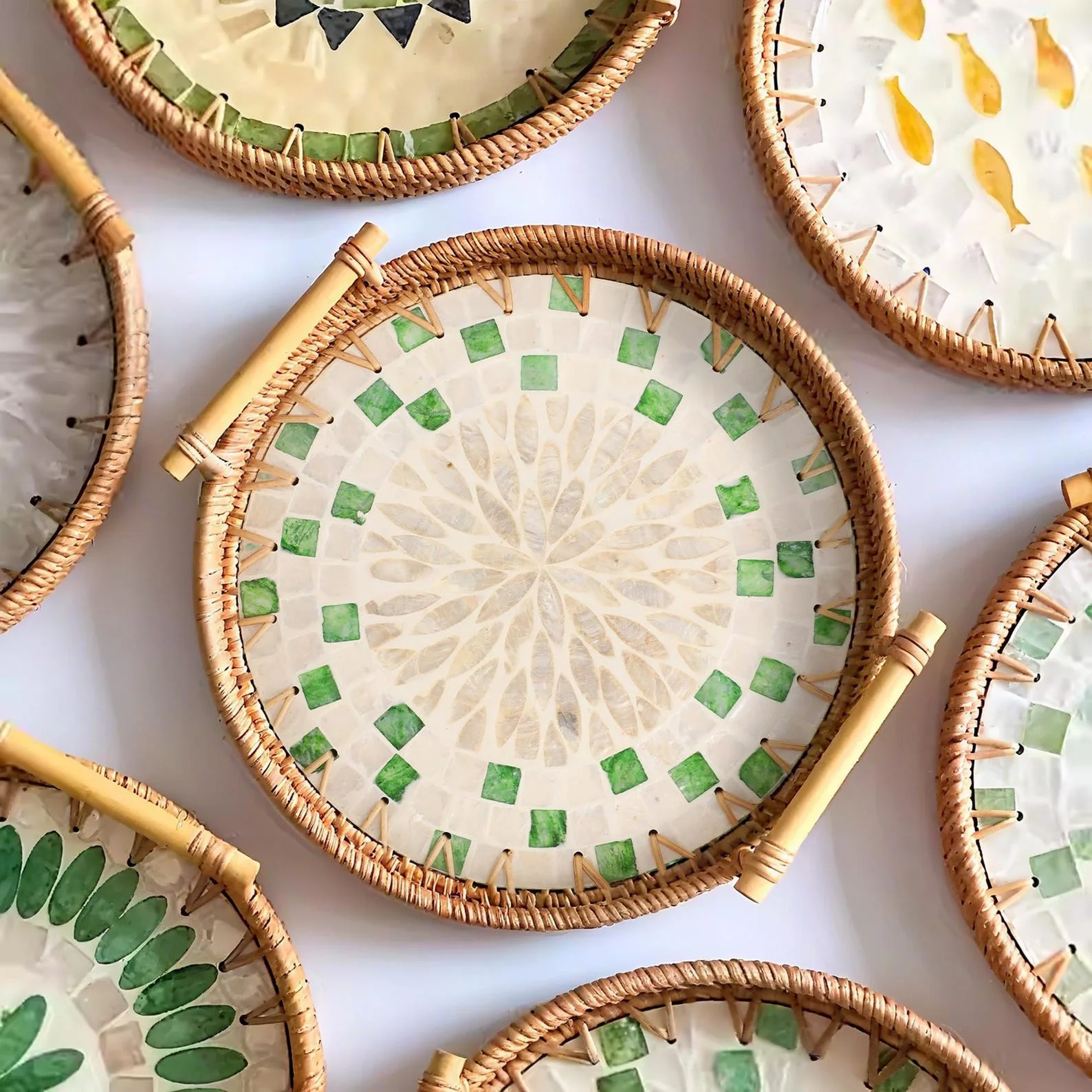 Hand-Woven Rattan & Seashell Round Decorative Tray