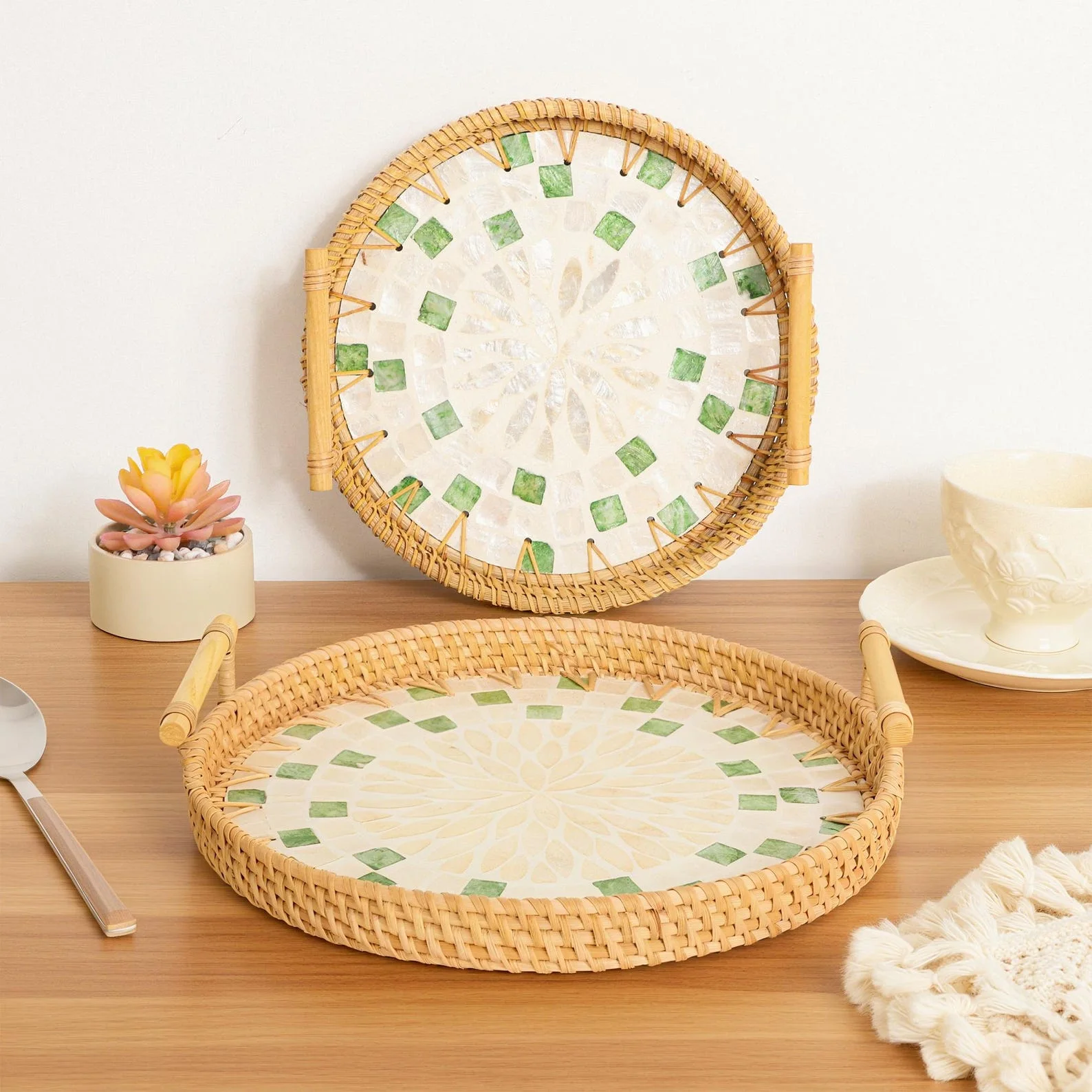 Hand-Woven Rattan & Seashell Round Decorative Tray