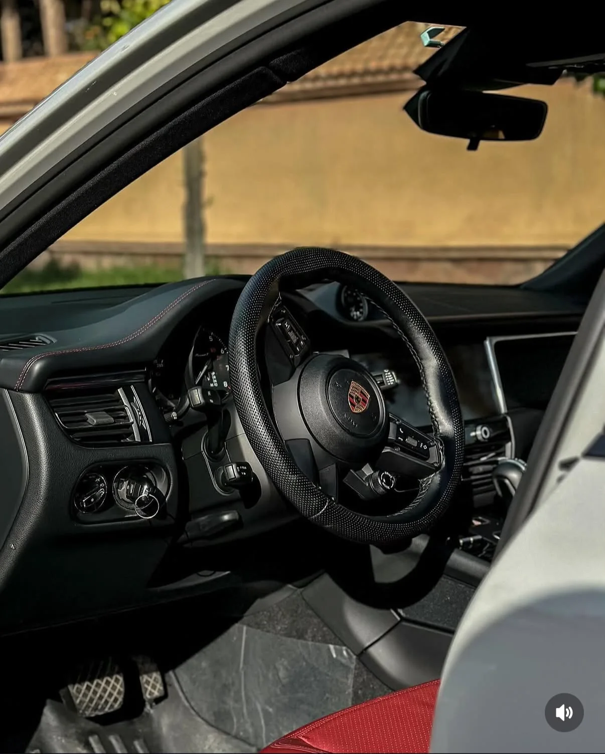 Porsche Macan 2025