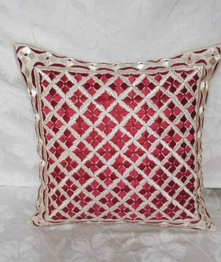 مخدات مطرزة بجودة عالية