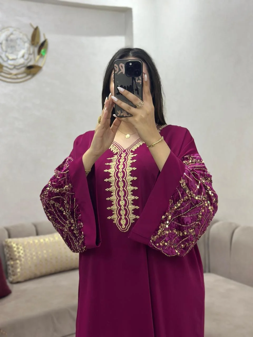 قفطان مغربي فاخر بتطريز ذهبي وأكمام مرصعة بالترتر — متوفر بـ 10 ألوان