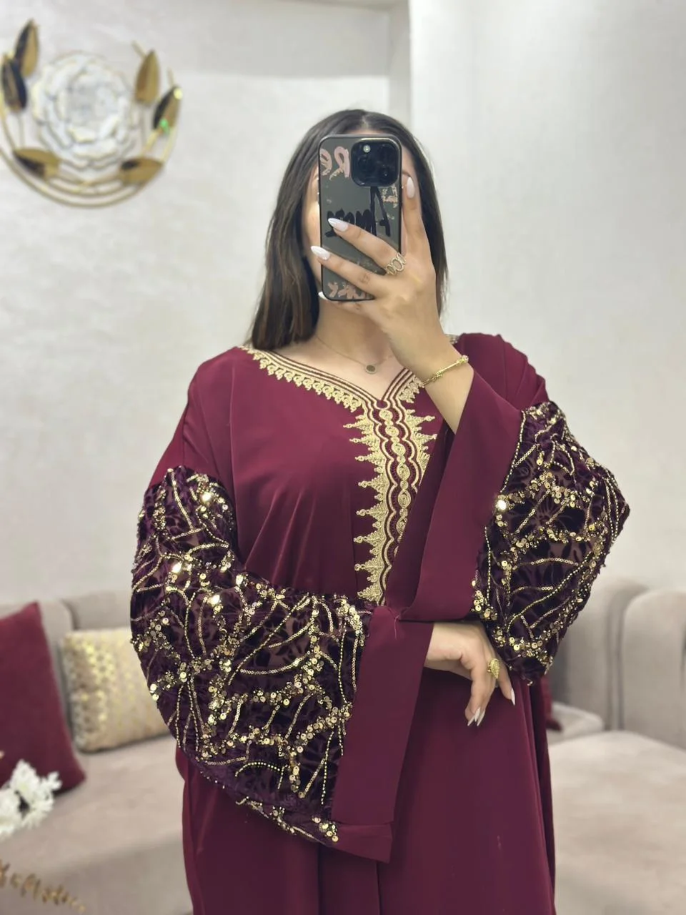 قفطان مغربي فاخر بتطريز ذهبي وأكمام مرصعة بالترتر — متوفر بـ 10 ألوان