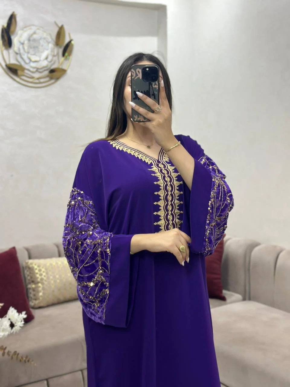 قفطان مغربي فاخر بتطريز ذهبي وأكمام مرصعة بالترتر — متوفر بـ 10 ألوان