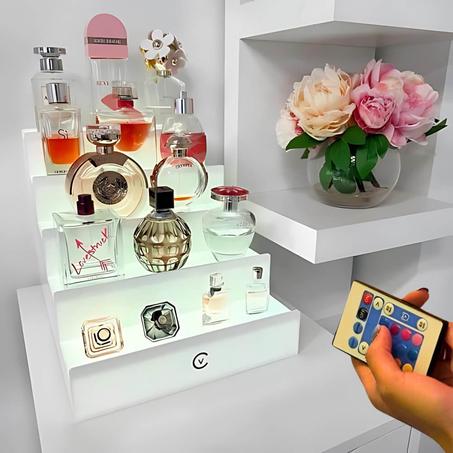 منظم العطور بخمس طوابق بإضاءة RGB