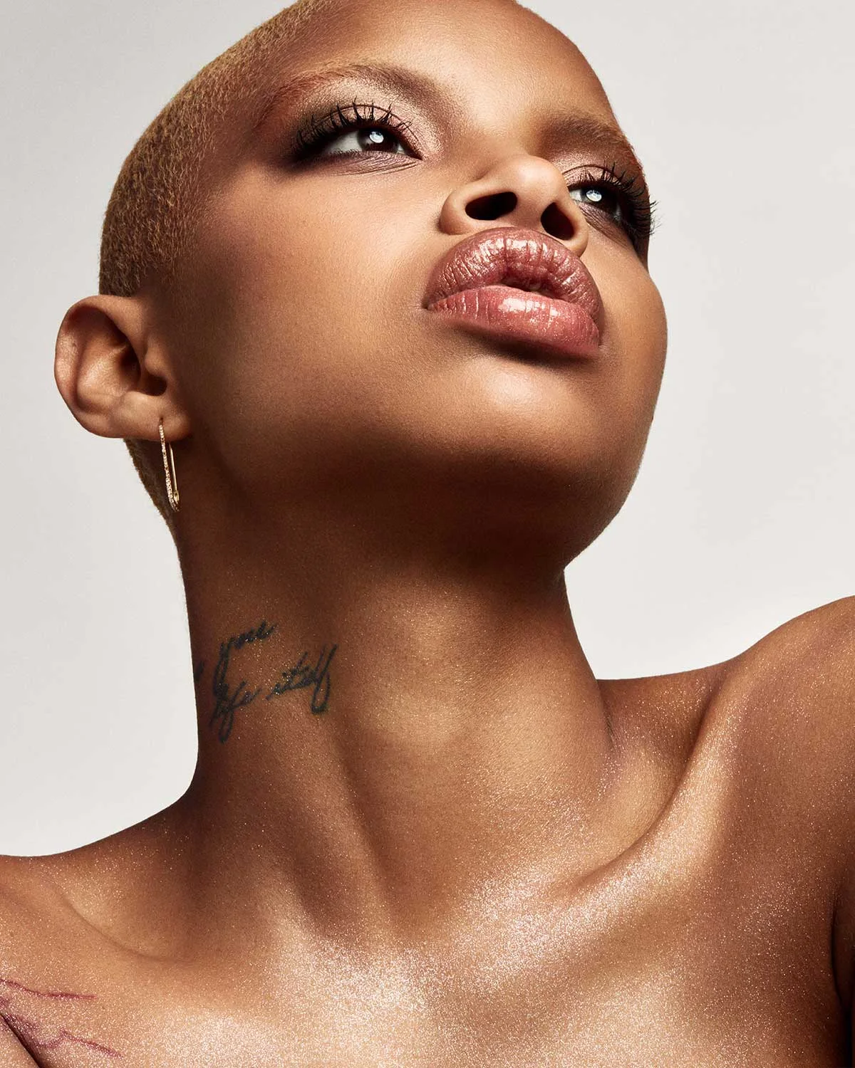 Le Diamond Bomb All-Over Diamond Veil de Fenty Beauty dans la teinte How Many Carats?!