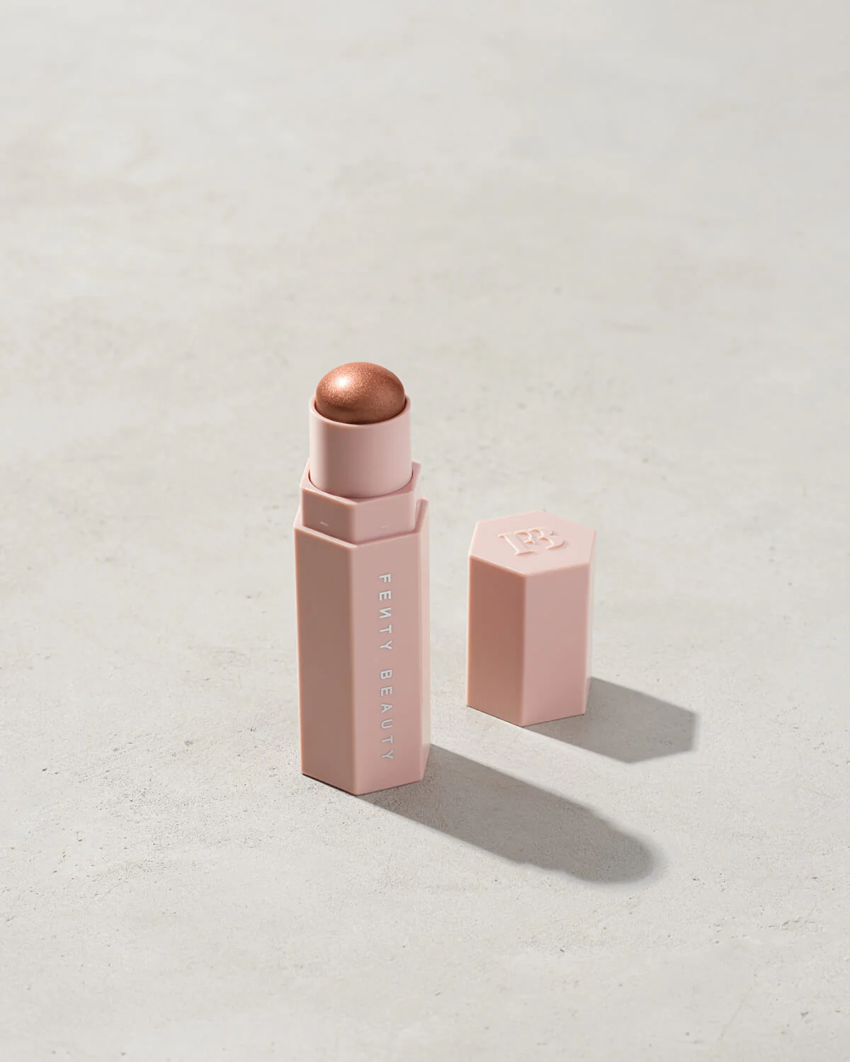 Le Match Stix Shimmer Skinstick de Fenty Beauty