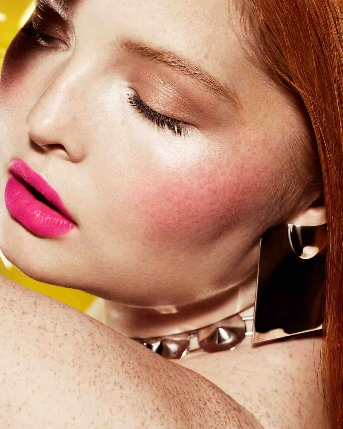 Le Match Stix Color Adaptive Cheek + Lip Stick de Fenty Beauty en teinte Strawberry Pop