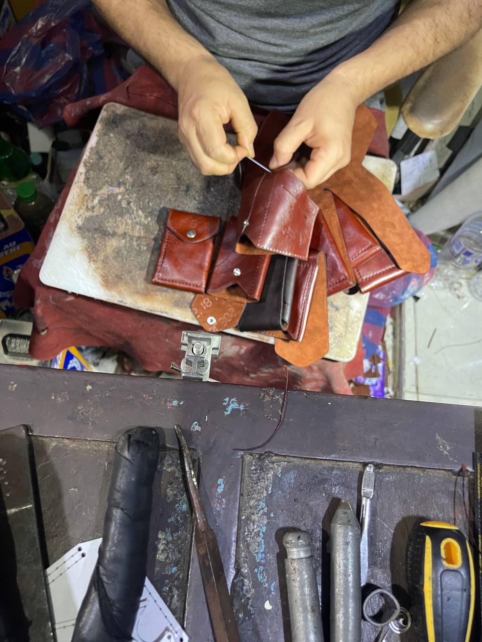 جلد طبيعي فاخر، محفظة عملية تبرز ذوقك وتكمل أسلوبك الراقي