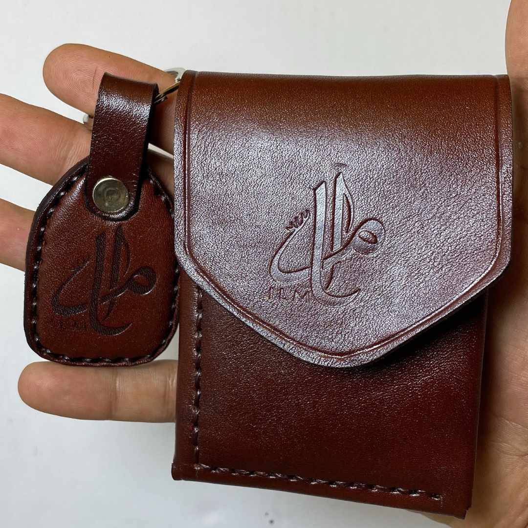 طقم جلدي فاخر – بزطام وبورتكلي بصناعة تقليدية مغربية