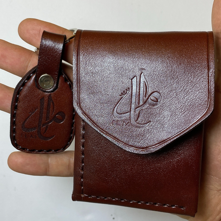 طقم جلدي فاخر – بزطام وبورتكلي بصناعة تقليدية مغربية