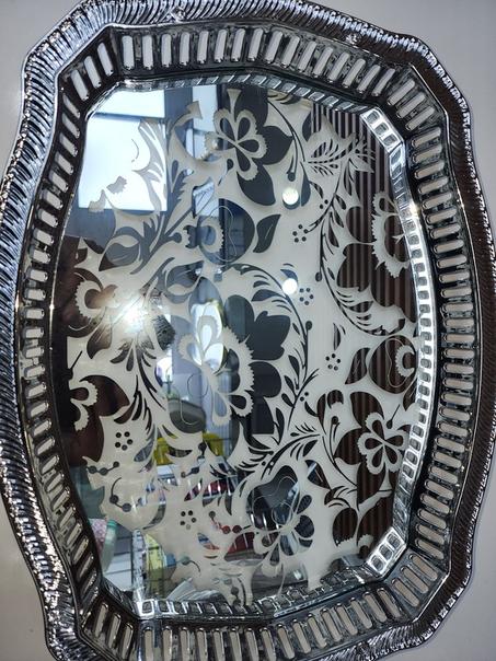 Plateau décoratif en verre gravé