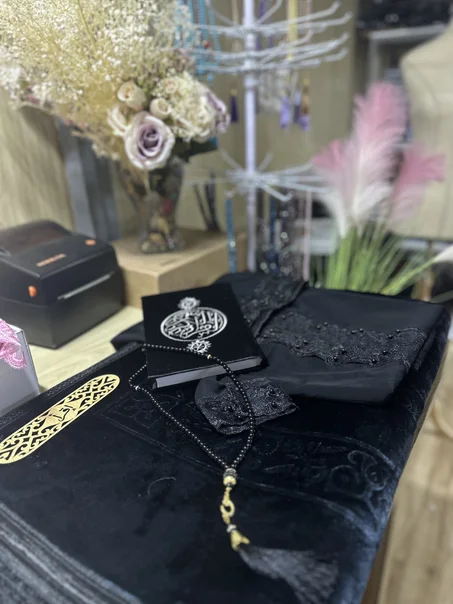 طقم صلاتي بالسجادة السميكة