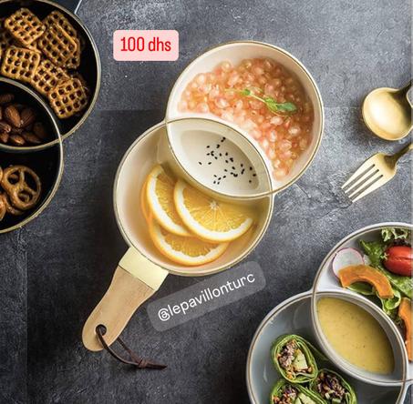 Plat composé de 3 compartiments avec poignée en bambou et touche dorée