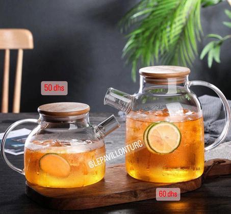 Théière en verre pour boissons chaudes et froides.