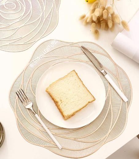 SET DE TABLE FORME FLORALE