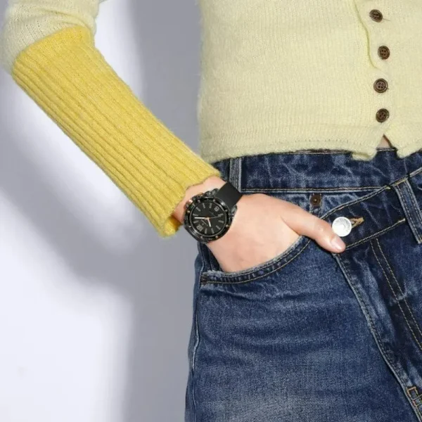 Naviforce NF6103 Watch luxury quartz watch designed for women, often characterized by its sporty yet elegant aesthetic.