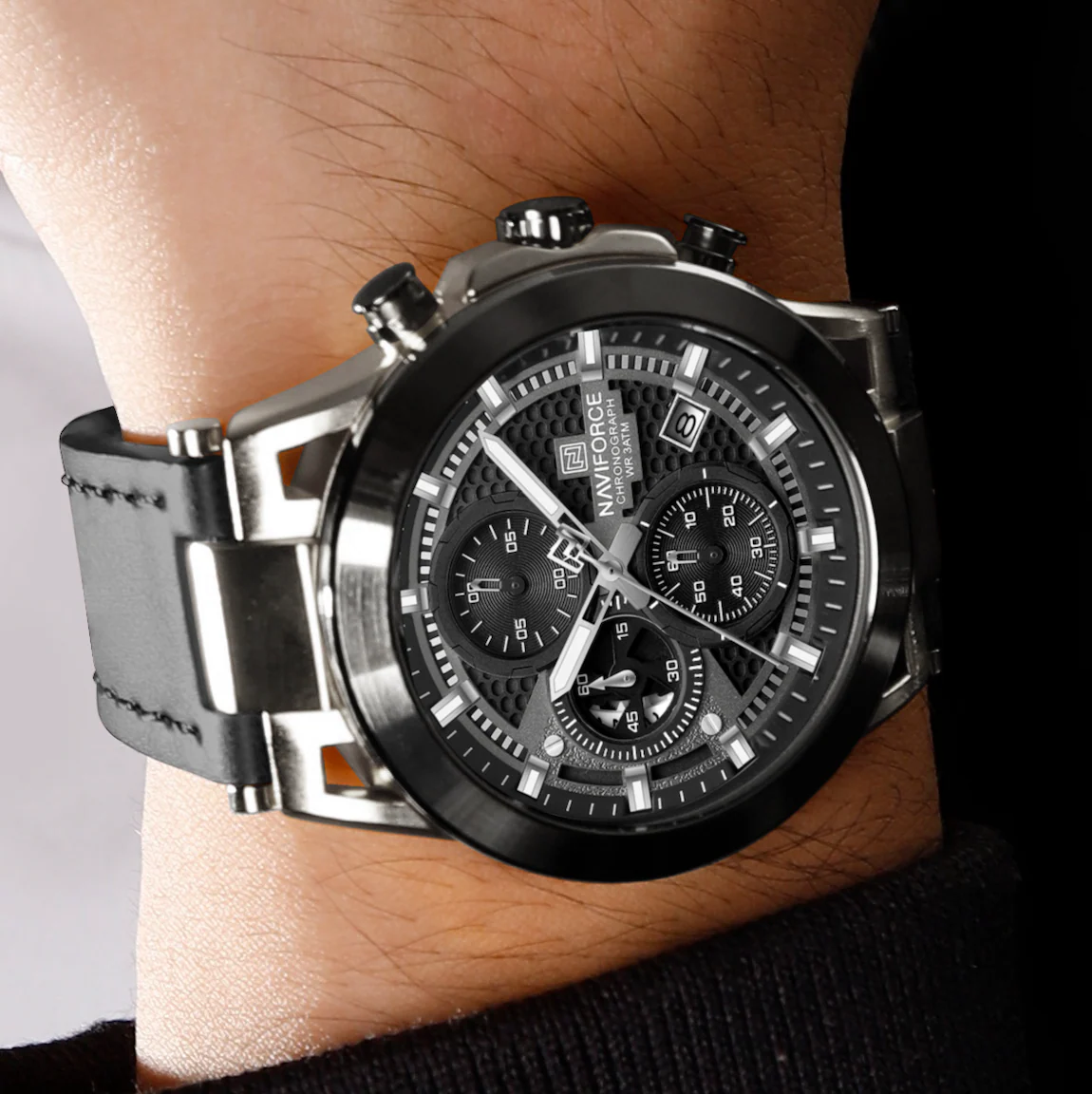 Naviforce NF 8073 is a men