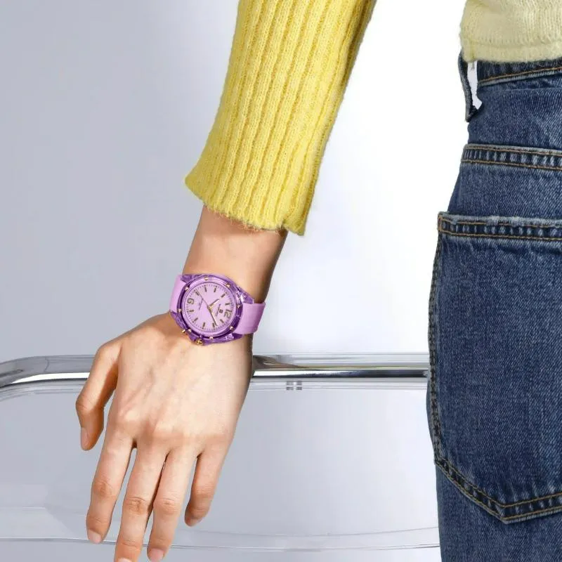 Naviforce NF6103 Watch luxury quartz watch designed for women, often characterized by its sporty yet elegant aesthetic.
