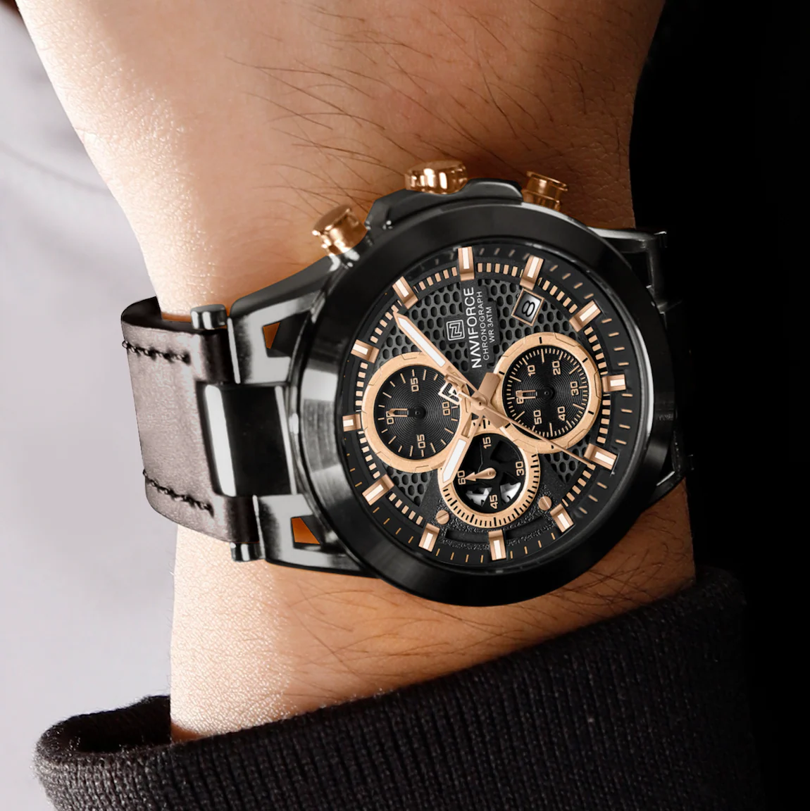 Naviforce NF 8073 is a men