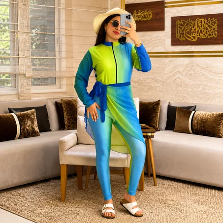 طقم سباحة أنيق للسيدات