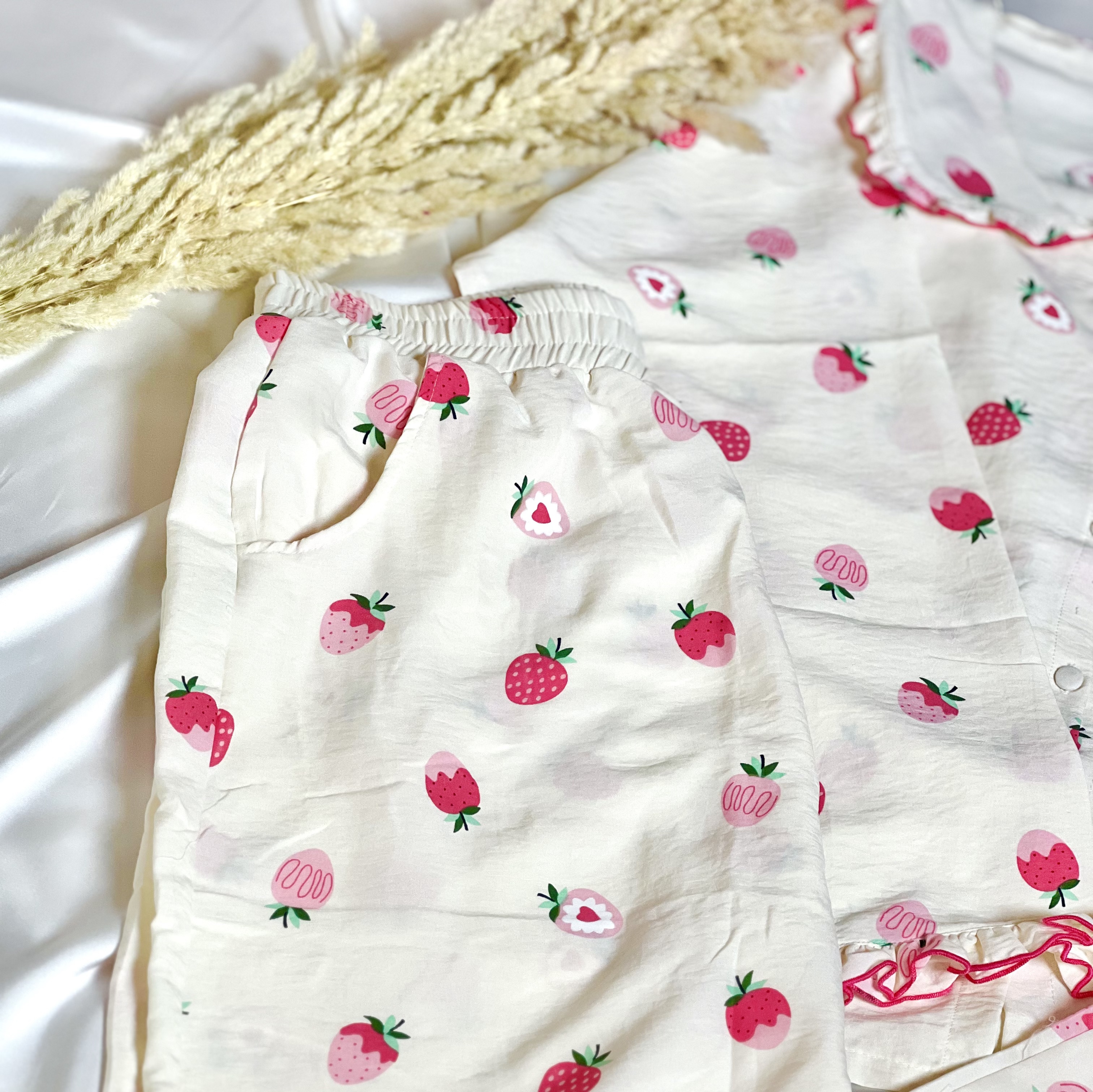Ensemble de pyjama fraise haut et pantalon REF/2239