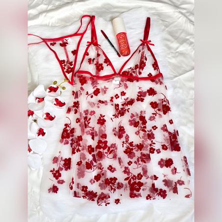 Ensemble de lingerie-nuisette avec broderie florale REF/005