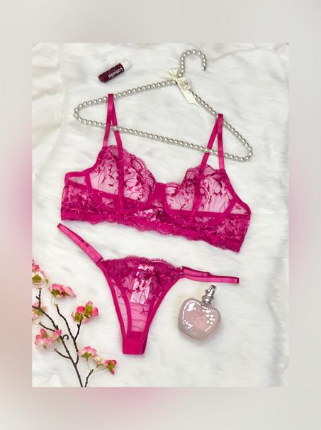 Ensemble de lingerie avec broderie florale rose REF/006