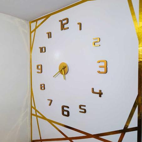 ساعة وديكور