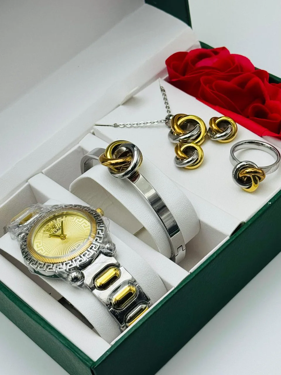 🌟 3️⃣ NIVEAU 3 : VERSACE