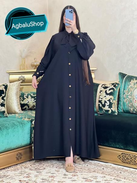 فستان طويل بأزرار أنيقة