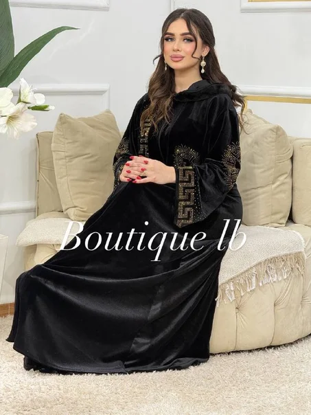 عباية Versace للعيد… فخامة وأناقة