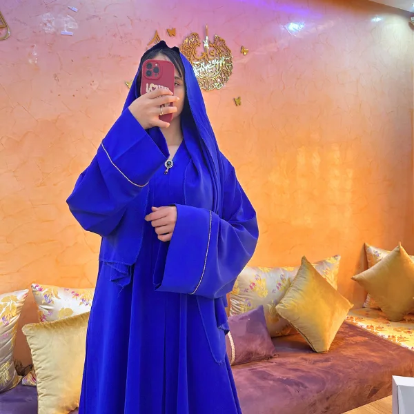 عباية راقية بألوان ملكية فاخرة