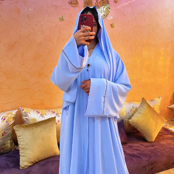 عباية راقية بألوان ملكية فاخرة