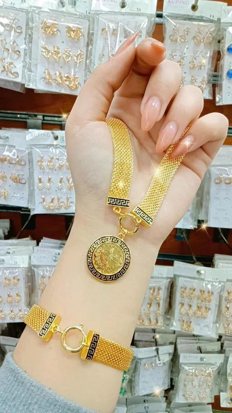 طقم كوليه وانسيال حسيره دهب صيني عالي الجوده مش بيغير لونه